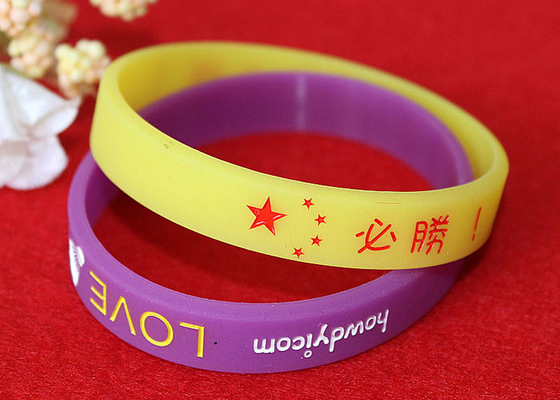 Chine Résistance de larme faite sur commande gravée par amitié de bracelets en caoutchouc de silicone usine