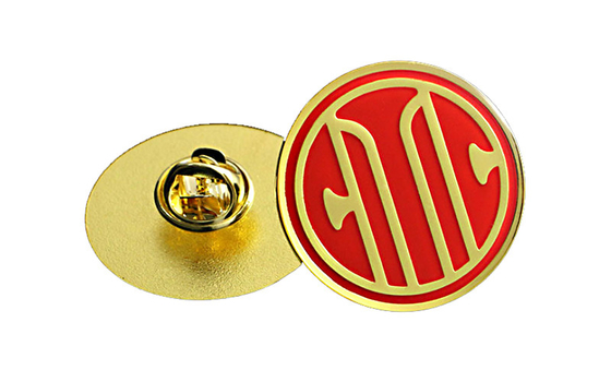 Chine Logos injectés par insignes faits sur commande antiques circulaires de Pin en métal d&#039;or conçus distributeur