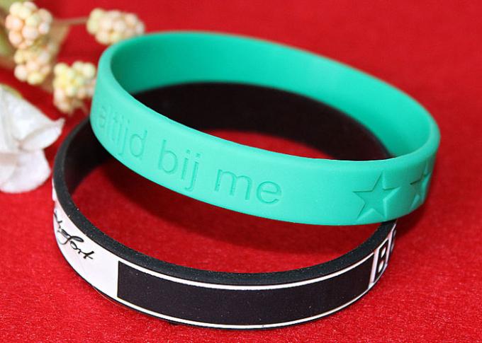 processus de logo rempli par couleur faite sur commande de bracelets en caoutchouc de silicone d'épaisseur de 2mm